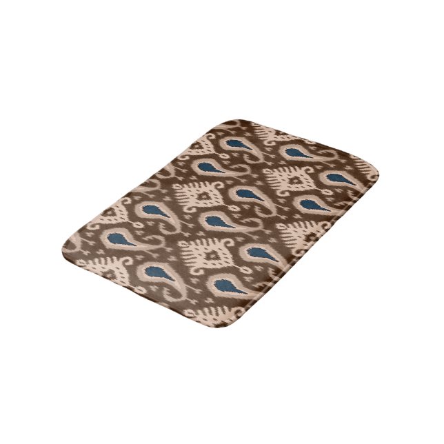 Dark Brown Blue Bohemisch Ikat Tribal Muster Badematte (Schrägansicht)