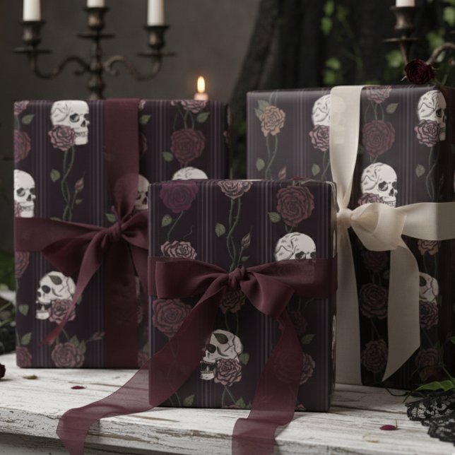 Dark Burgundy Gothic Skull & Rose Stripes Geschenkpapier (Elegant Gothic Wrapping Paper with Burgundy Dark Floral Skull  Striped Pattern. Romantic and Moody)