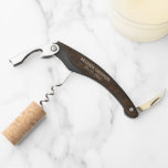 Dark Cacao Brown Rustic Chic Wood Grain Muster Kellnermesser<br><div class="desc">Moderne,  moderne,  aber rustikale dunkelbraune und schwarz gefärbte Holzkornmuster Design mit Raum zu personalisieren oder mit Namen und Datum,  oder begrenztem Text Ihrer Wahl. Vergnügungspark,  Gastgeschenk und persönliches Memento für besondere Anlässe und Anlässe wie Jubiläum,  Bachelor-Party,  Weihnachts-kleine Geschenk,  für Hochzeitsgäste,  Trauzeuge oder Trauzeugen.</div>
