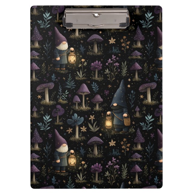 Dark Fantasy Gnome und Mushroom Pattern Klemmbrett (Vorderseite)