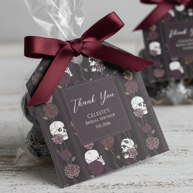 Dark Gothic Skull & Rose Wedding Thank You Geschenkanhänger (Elegant Dark Floral Gothic Wedding Favor Tags. Dramatic Dark Burgundy Hallowedding Thank You Tags  )
