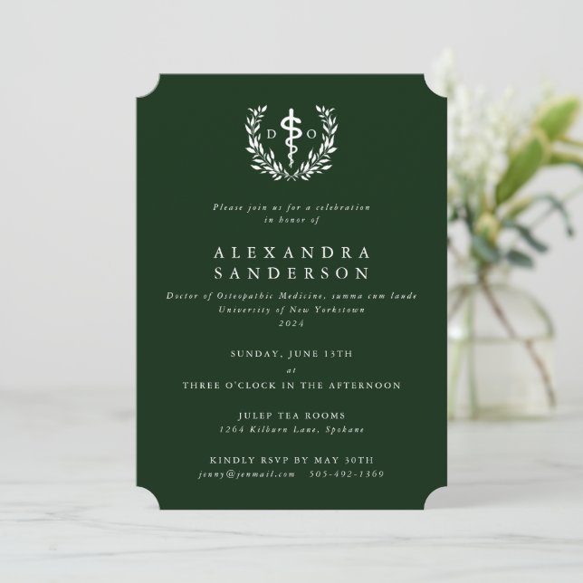 Dark Green Doctor of Osteopathic Medicine Einladung (Stehend Vorderseite)