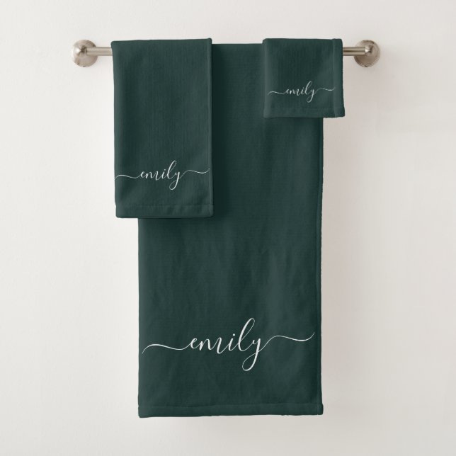 Dark Green Modern Script Monogram Name Badhandtuch Set (Insitu)