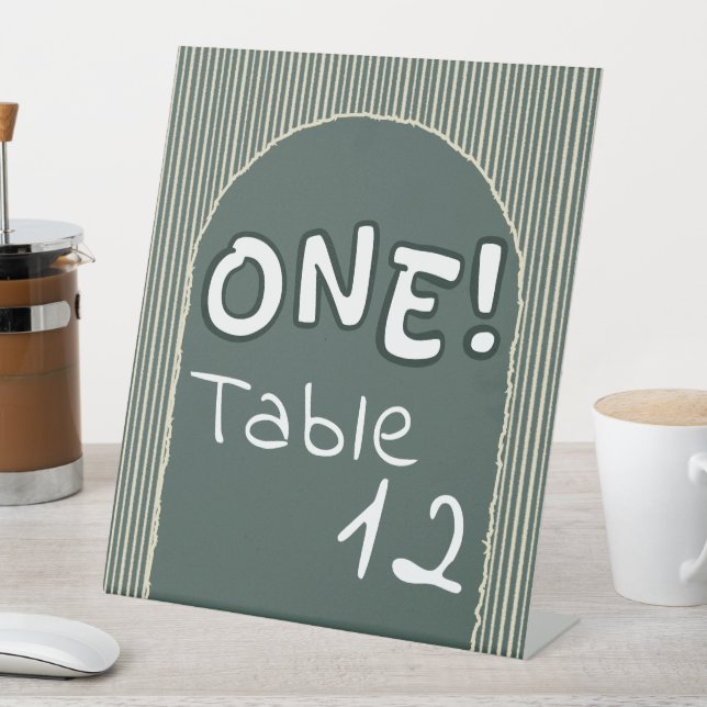 Dark Green Stripes 1st Birthday Table Numbers Sockelschild (In Situ)