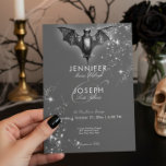 Dark Halloween Glam Bat & Diamonds Wedding Einladung<br><div class="desc">Treten Sie ein in das verzauberte Reich unserer Halloween-Hochzeitseinladung, wo Liebe in einem zauberhaften Fest auf glamouröse Geheimnisse trifft. Vor dem Hintergrund eines bezaubernden Holzkohlegrau Set diese Einladung einen blendend aber dunklen Ton für Ihren besonderen Tag. Eine weich glitzernde Fledermaus mit Tragflächen, die sich über Ihre Hochzeitsdetails verteilen, umgeben von...</div>