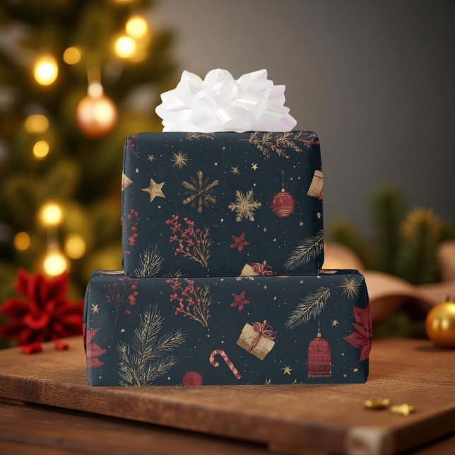Dark Modern Elegant Holiday Patterns Pine Berry Geschenkpapier (Von Creator hochgeladen)