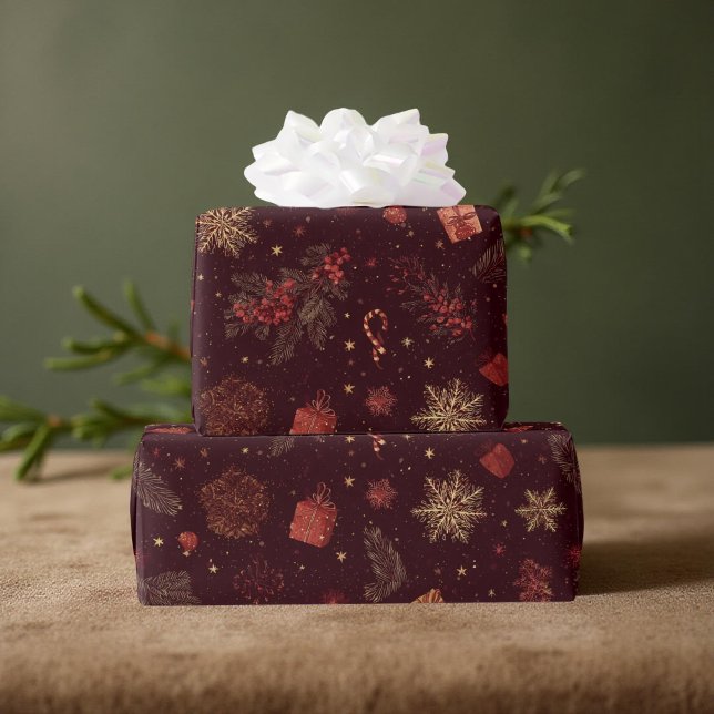 Dark Modern Elegant Holiday Patterns Pine Berry Geschenkpapier (Von Creator hochgeladen)