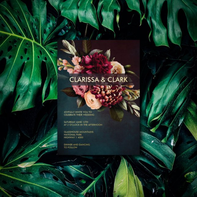 Dark Moody Bold Floral Marsala Wedding Folieneinladung (Von Creator hochgeladen)