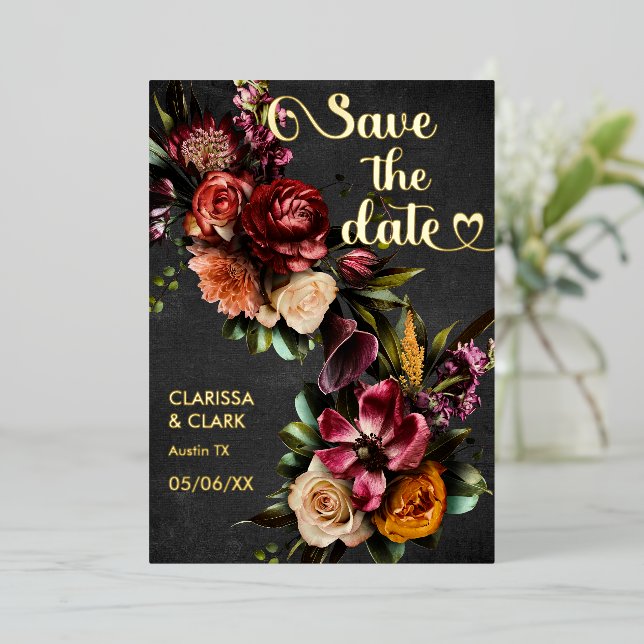 Dark Moody Bold Wild Blume Save the Date Folieneinladung (Stehend vorne)