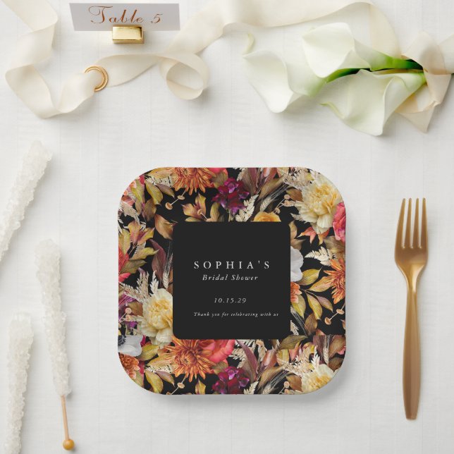 Dark Moody Fall Floral Romantisches Brautparty Pappteller (Hochzeit)