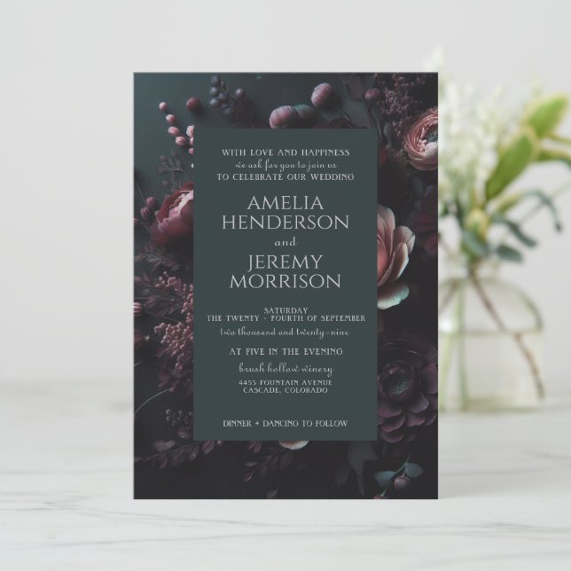 Dark Moody Floral mit QR-Code Einladung (Stehend Vorderseite)
