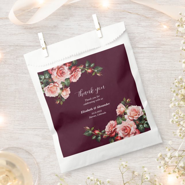 Dark moody pink and red roses burgundy  wedding geschenktütchen (Ausgeschnitten)
