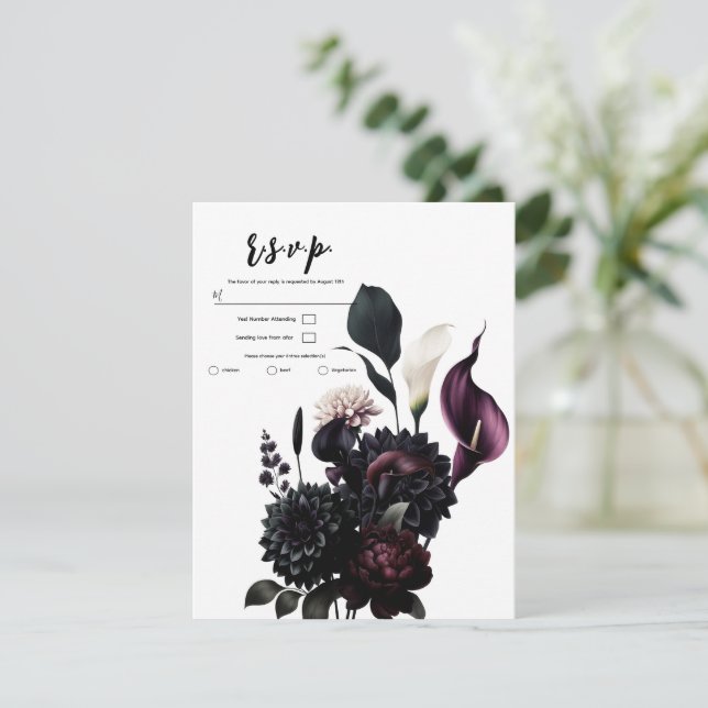 Dark Moody Romantic Floral White Wedding RSVP Einladung (Stehend Vorderseite)