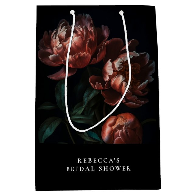 Dark Moody Romantic Florals Brautparty Mittlere Geschenktüte (Vorderseite)