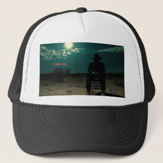 Dark Outlaw Sitting in the Desert Truckerkappe