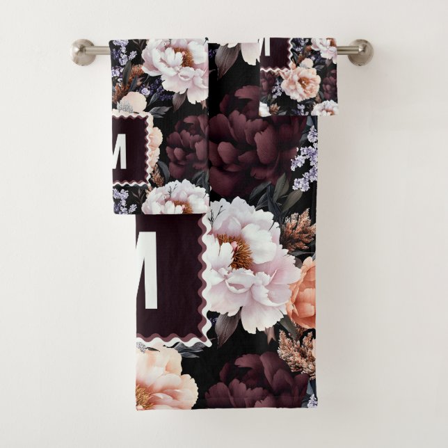 Dark Peonies Floral Pattern | Monogramm Badhandtuch Set (Insitu)