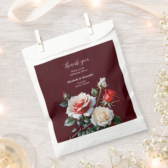 Dark Pretty pink white red roses floral wedding Geschenktütchen (Ausgeschnitten)