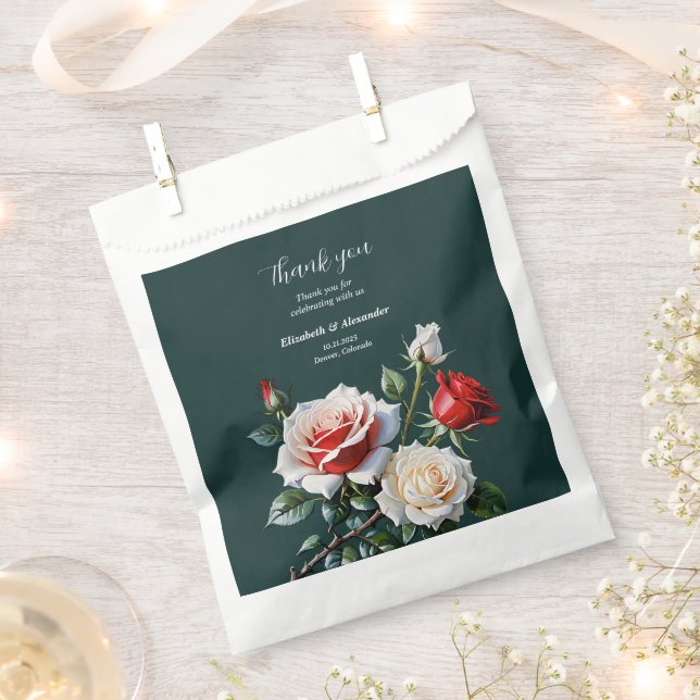 Dark Pretty pink white red roses floral wedding Geschenktütchen (Ausgeschnitten)