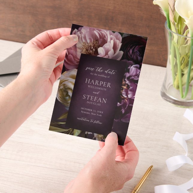 Dark Purple Fine Art Floral Wedding Save the Date (Handgehalten)