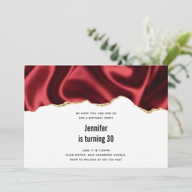 Dark Red Glam Wavy Satin Abstract Design Geburtsta Einladung (Stehend Vorderseite)