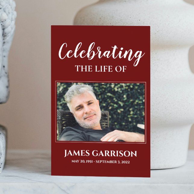 Dark Red Memorial Beerdigung Karte mit Foto (Von Creator hochgeladen)