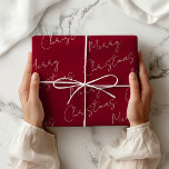 Dark Red Merry Christmas Geschenkpapier<br><div class="desc">Traditionelles, schlicht gefärbtes Packpapier. Ein modernes Bohemisch dunkles Rot mit frohen Weihnachten in handgeschriebenem Schriftart, gedruckt in einem sich wiederholenden Muster. Dunkelrot frohe Weihnachtswrapping Paper.</div>