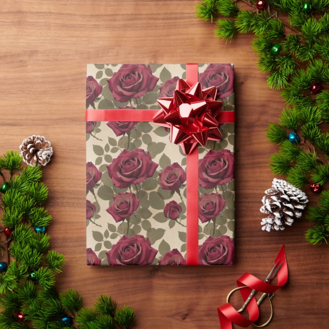 Dark Red Roses With Faded Green Leaves Geschenkpapier (Feiertagsgeschenk)