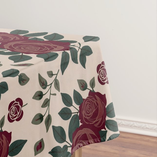 Dark Red Roses With Green Leaves Tischdecke (Beispiel)