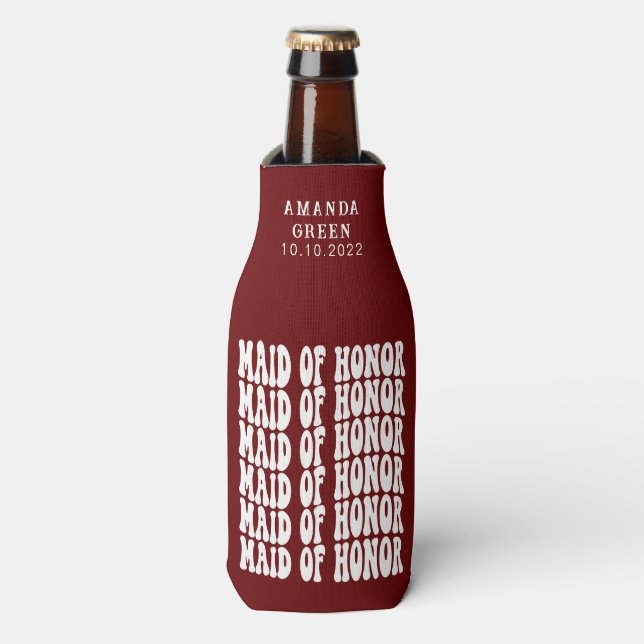 Dark Red Trendy Boho Personalisierte Trauzeugin Flaschenkühler (Flaschenvorderseite)