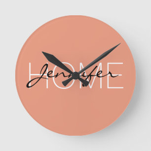 Dark salmon color home monogram runde wanduhr