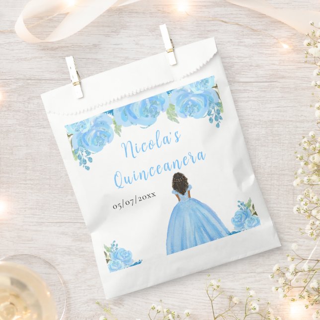 Dark Skin Princess Blue Floral Quinceanera Geschenktütchen (Ausgeschnitten)