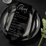 Dark Skull Schönes Script Goth Wedding Menü Menükarte<br><div class="desc">Hochzeitsmenü in Holzkohletönen,  Schwarz und Weiß mit einem Schädel und hübschen Schriftart.</div>