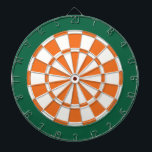 Dart Board: Weiß, orange und dunkelgrün Dartscheibe<br><div class="desc">Weiß, orange und dunkelgrün gefärbtes Dart Board Spiel inklusive 6 Messingdunkeln</div>