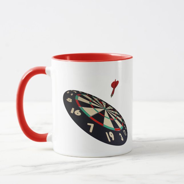 Dart im Flug nach Bullseye, Tasse (Links)