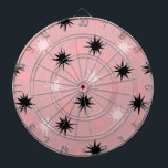 Dartboard der atomrosa Sternexplosionen Dartscheibe<br><div class="desc">Dieses Atomic Pink Sternexplosionen Dartboard hat den ganzen modernen Spaß der Mitte des Jahrhunderts an der Küche Ihrer Großmutter, abzüglich des klebrigen Linoleums. Das kitschige Design ist mit einem rosa Hintergrund mit goldenen Falten und zufällig platzierten Sternexplosionen in schwarz und zwei Rosatönen gestaltet. Dieses Vintag inspirierte Muster ist Mod genug,...</div>