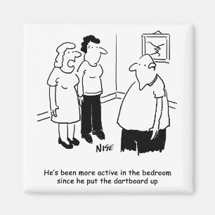 Dartboard im Schlafzimmer. Funny Cartoon Magnet