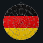 Dartboard mit der Flagge Deutschlands Dartscheibe<br><div class="desc">Fügen Sie Ihrem Spielzimmer eine Touch deutschen Stolzes mit unserem exklusiven Dartboard mit der Flagge Deutschlands hinzu! Dieses mit viel Liebe zum Detail gestaltete Dartboard ist mehr als nur ein funktionaler Bestandteil, es ist ein Fest des reichen Erbes und der kulturellen Identität Deutschlands. Das lebendige Design zeigt deutlich die ikonische...</div>
