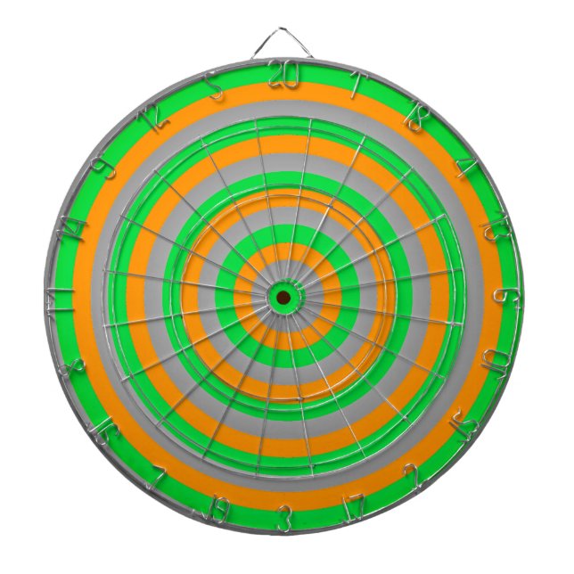 Dartboard mit farbigen, konzentrischen Kreisen Dartscheibe (vorne)