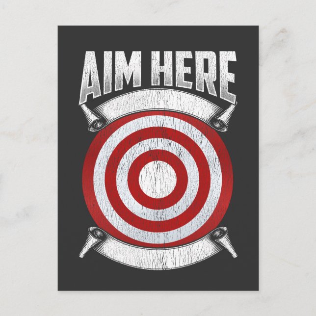 Darts Spieler streben eine Bullseye an, die ein Zi Postkarte (Vorderseite)