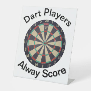 Dartspieler erzielen immer einen Punktestand, Sockelschild