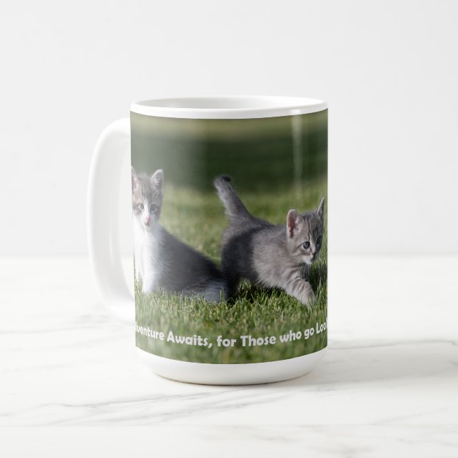Das Abenteuer erwartet die Katzenwelt-Tasse Kaffeetasse (Vorderseite Links)