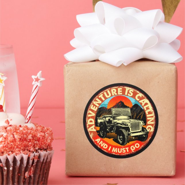 Das Abenteuer "Vier-mal-vier-Allrad-Laufwerk" ruft Runder Aufkleber (Party)