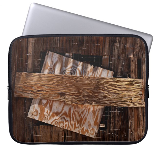 Das alte Holzhaus-Fenster ist verziert Laptopschutzhülle (Vorderseite)