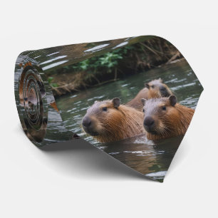 das Baden von Capybaras im Fluss, Krawatte