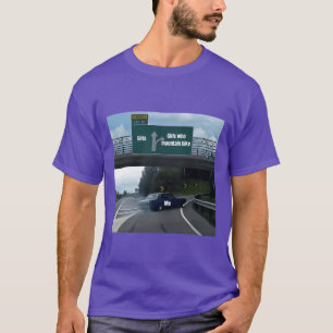 Das berühmte Meme von dem Auto, das ausweicht Freu T-Shirt