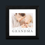 Das beste Grandma Modern Simple Foto der Welt Erinnerungskiste<br><div class="desc">Design setzt sich aus lustiger und spielerischer Typografie mit Sans Serif und Serif Schriftart zusammen. Fügen Sie ein individuelles Foto von Oma,  Oma,  Me-maw,  Lola oder Nana hinzu.</div>