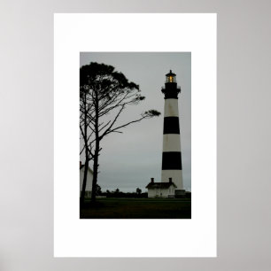 Das Bodie Island Lighthouse im frühen Abend Poster