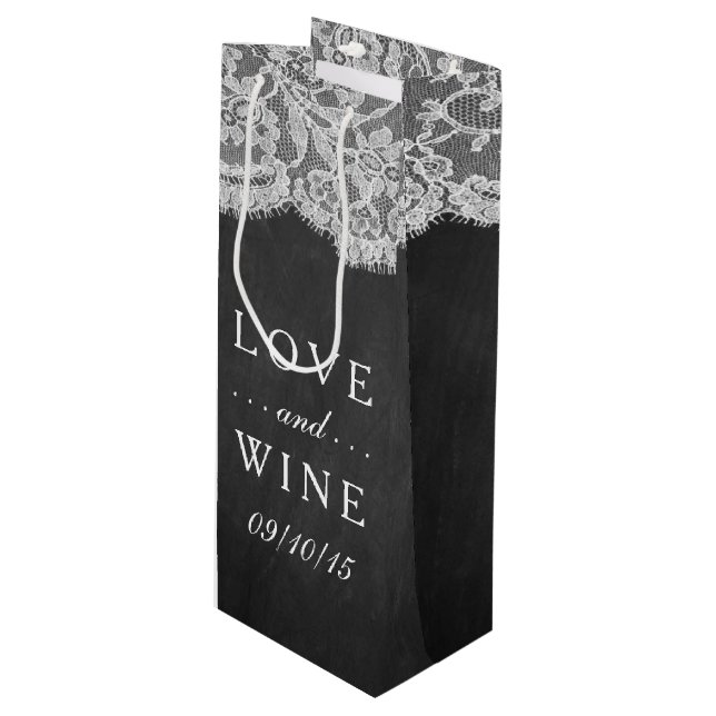 Das Chalkboard & Lace Wedding Collection Geschenkt Geschenktüte Für Weinflaschen (Vorderseite Schrägansicht)