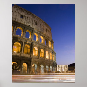 das Colosseum ampitheatre belichtet nachts Poster