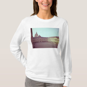 Das Cour d'Honneur, errichtet 1679-1706 T-Shirt